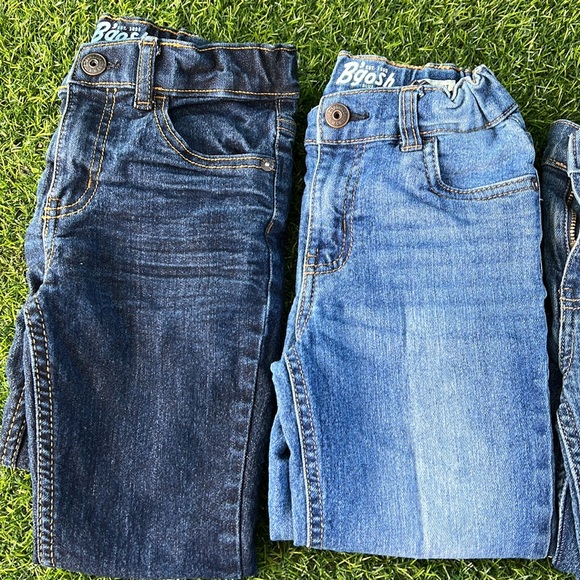 Slightly used boys 5r Oshkosh jeans 3 pack - Picture 3 of 3